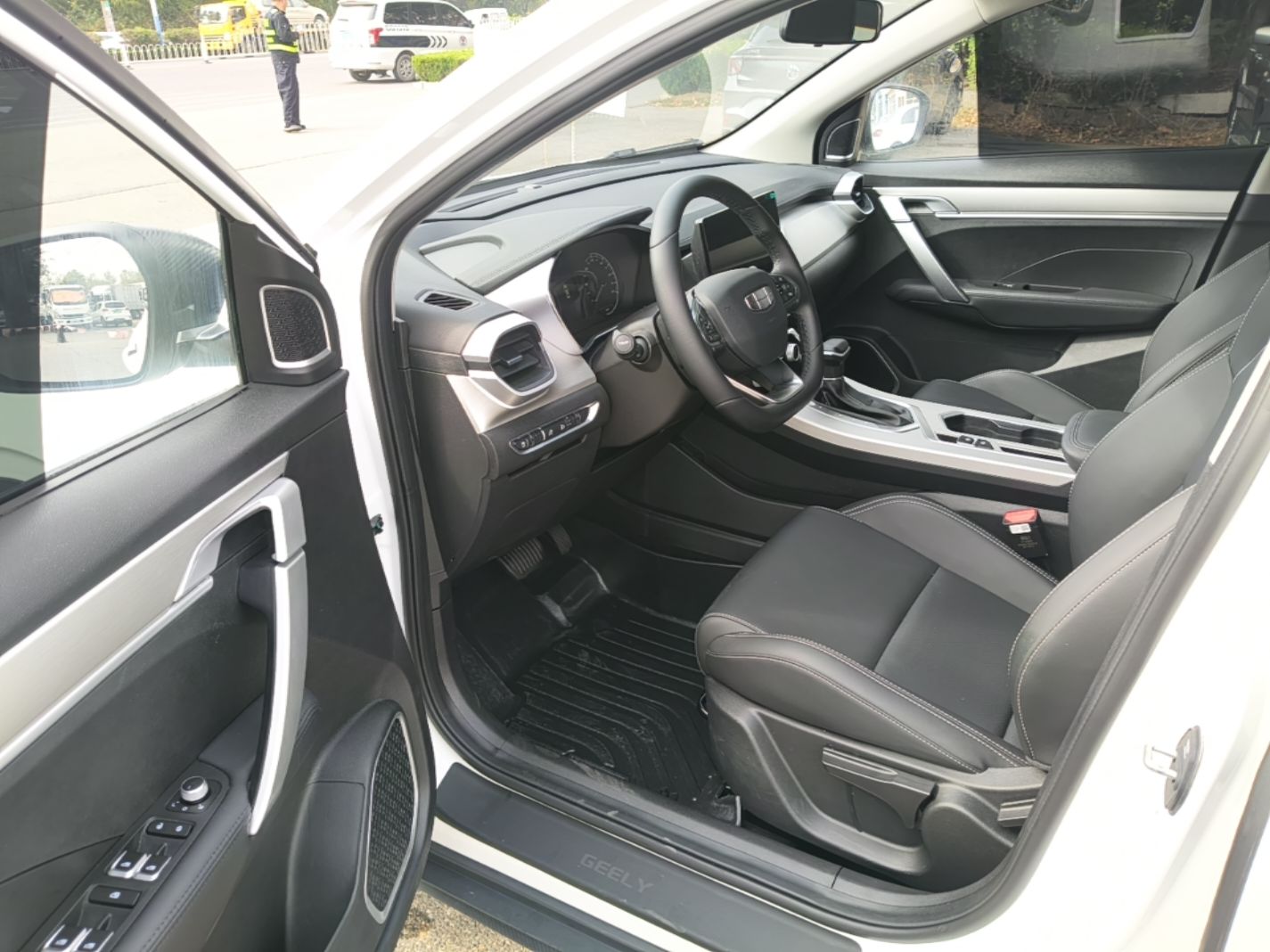 Geely Auto Coolray 2025 1.5L CVT Super Edition — снимка 18