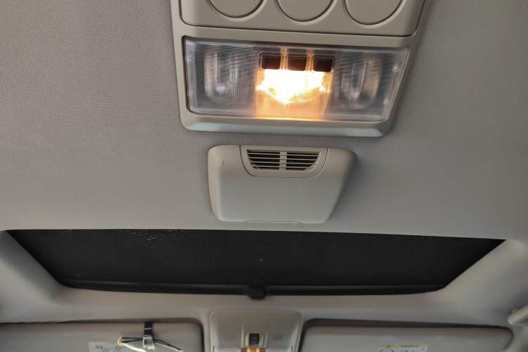 Used Land Rover Discovery 2016 3.0 SC Obsidian Black Heritage Edition SE
