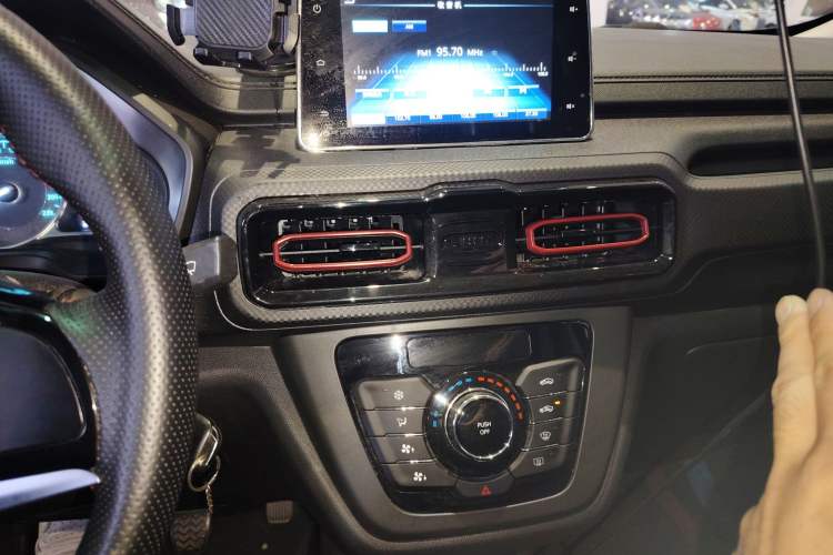 Used SWM Dahu 2022 1.5L Manual Elite Version 7 Seats