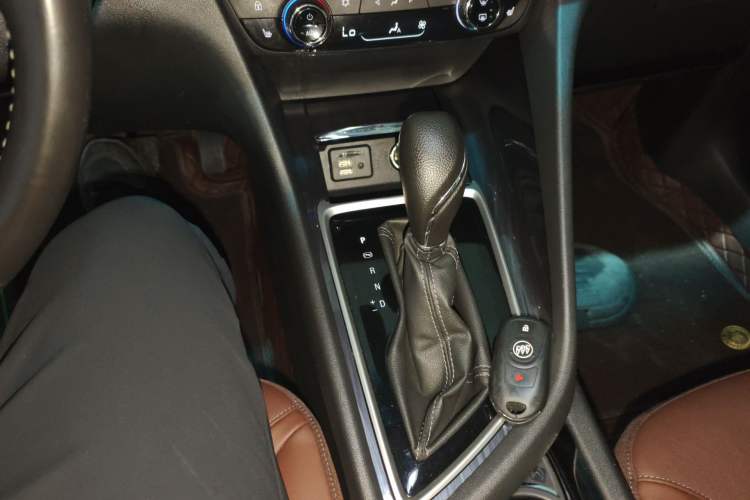 Used Buick GL6 2019 18T 6-Seater Connected Luxury Version China VI Standard Gear Lever