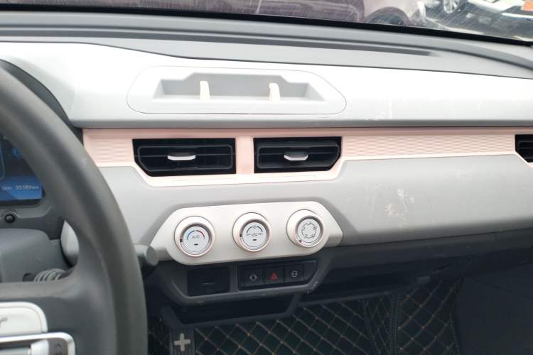 Used Chery QQ Ice Cream 2022 170km Sundae Phosphate Lithium-Ion
