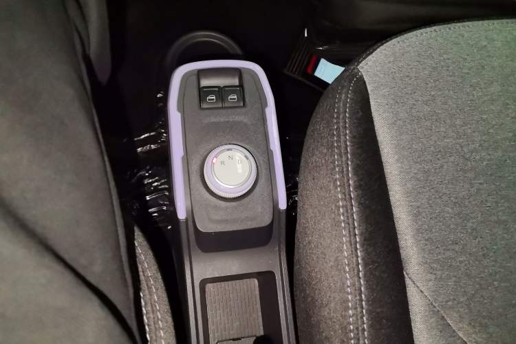 Used Chery QQ Ice Cream 2022 170km Sundae Phosphate Lithium-Ion
