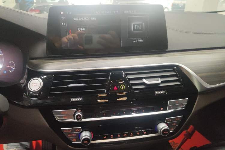 Used BMW 5 Series New Energy 2019 530Le Luxury Package Audio And AC Panel