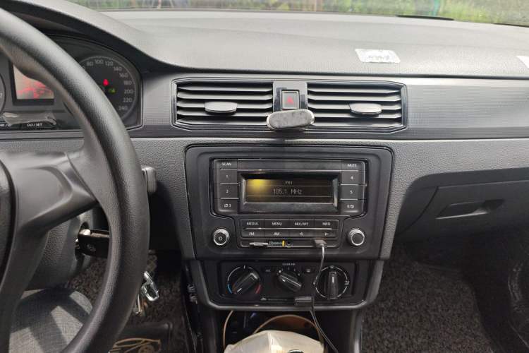 Used Volkswagen Santana 2016 1.6L Automatic Fashion Edition Audio And AC Panel