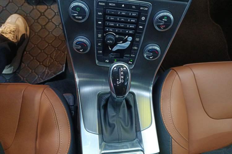 Used Volvo V60 2015 T5 Zhiya Edition