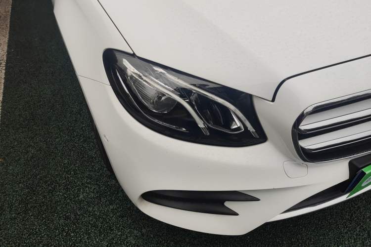 Used Mercedes-Benz E-Class 2019 E 300 L Sporty and Stylish Model
