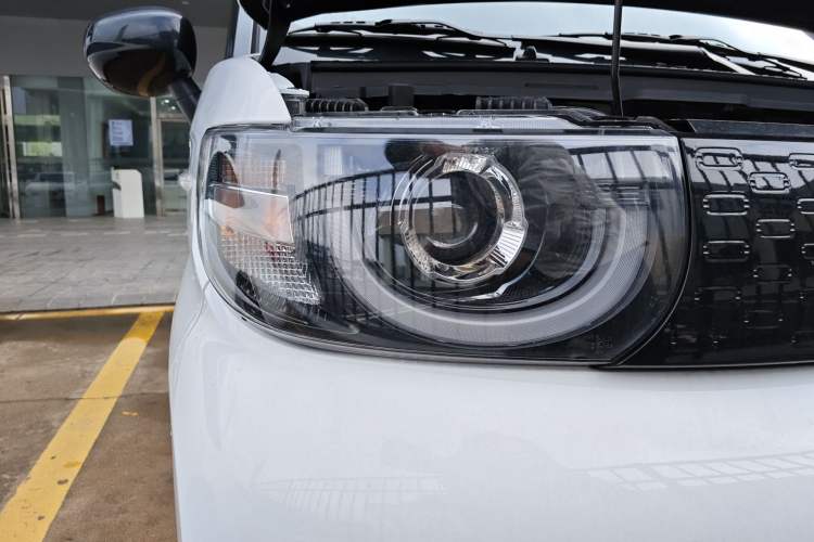 Used Chery QQ Ice Cream 2025 Model 205km Sundae Edition Right Front Headlight