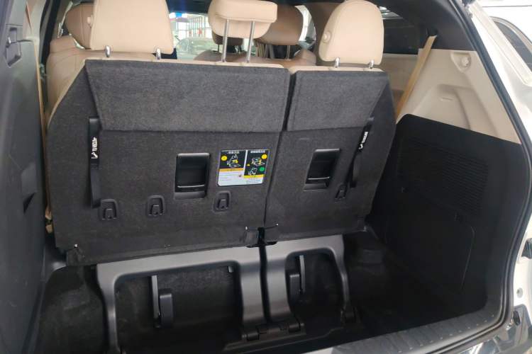 Used Toyota SIENNA 2021 2.5L Hybrid Premium Edition Trunk