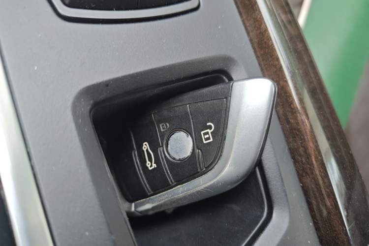 Used BMW X5 2015 xDrive28i
