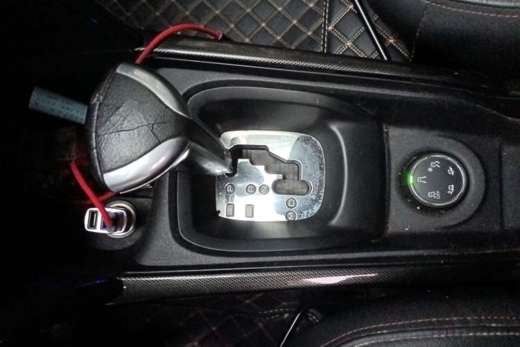 Used Citroen C3-XR 2015 1.6THP Automatic Flagship Model Gear Lever