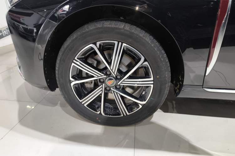 Used Hongqi H5 PHEV 2025 130 Super Hybrid Version Left Front Wheel Hub