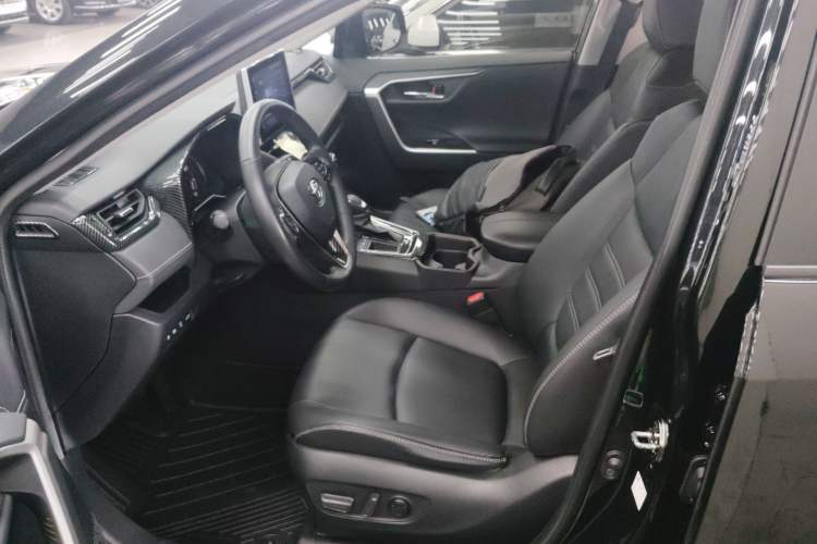 Used Toyota RAV4 2021 2.0L CVT Two-Wheel Drive Fashion PLUS Edition