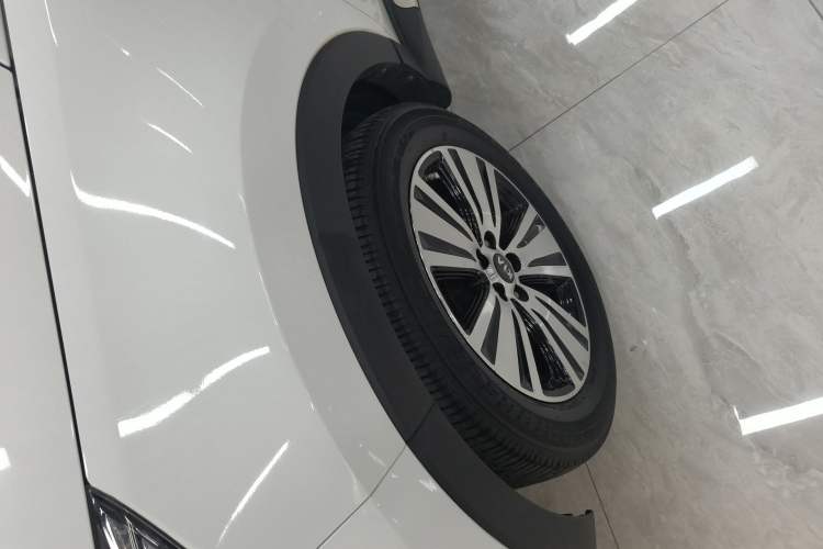 Used Kia Sportage R 2015 2.0L Automatic Two-Wheel Drive DLX Model Left Front Wheel Hub