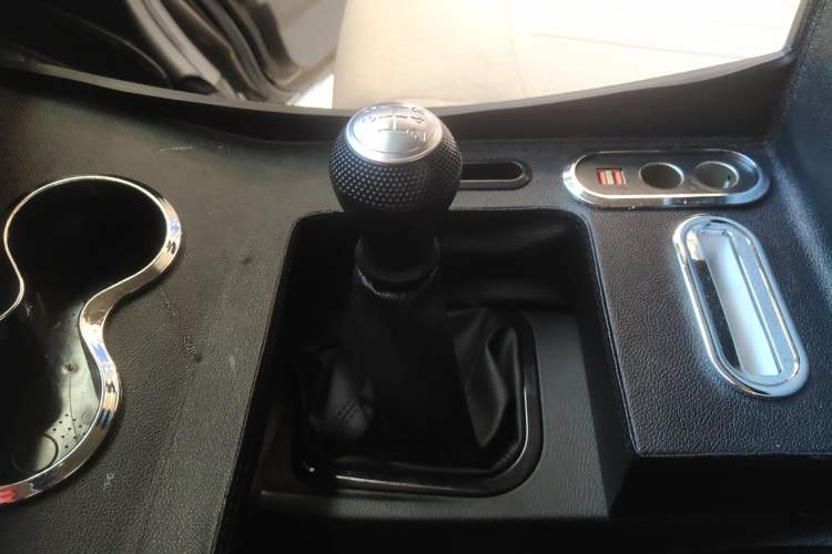 Used FORTHING Lingzhi 2023 M5L 1.6L Base Model 7 Seats
