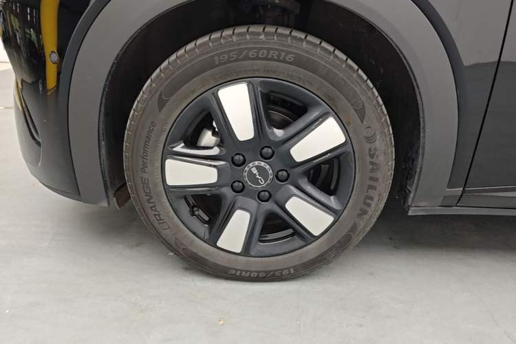 Used BYD Dolphin 2025 Intelligent Driving Version 410 km Fashion Edition Left Front Wheel Hub