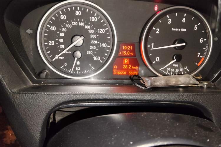 Used BMW X5 2011 xDrive35i Leading Model Odometer Close Up