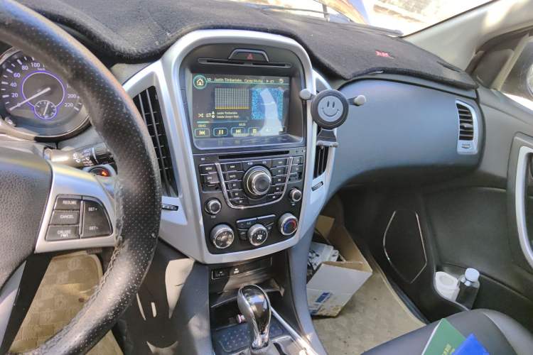 Used JMC Yusheng S350 2013 2.4T Automatic 2WD Diesel Luxury Edition 5 Seats