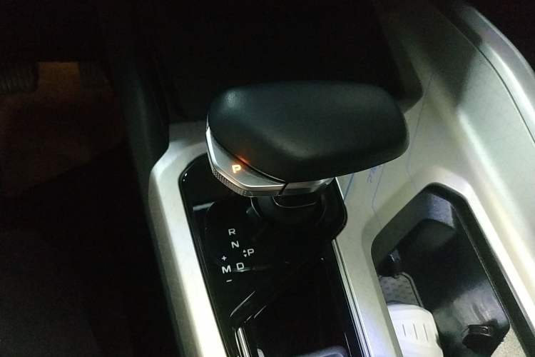 Used Geely Auto Preface 2025 Dongfang Yao 1.5TD Fuyao Edition Gear Lever