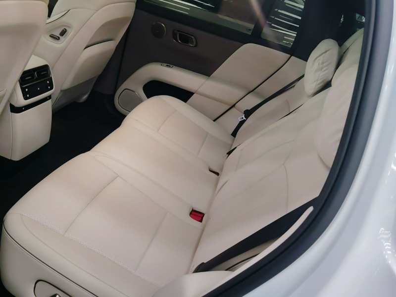 Used Li Auto i6 2025 Model Four-Wheel-Drive Standard Type — 16