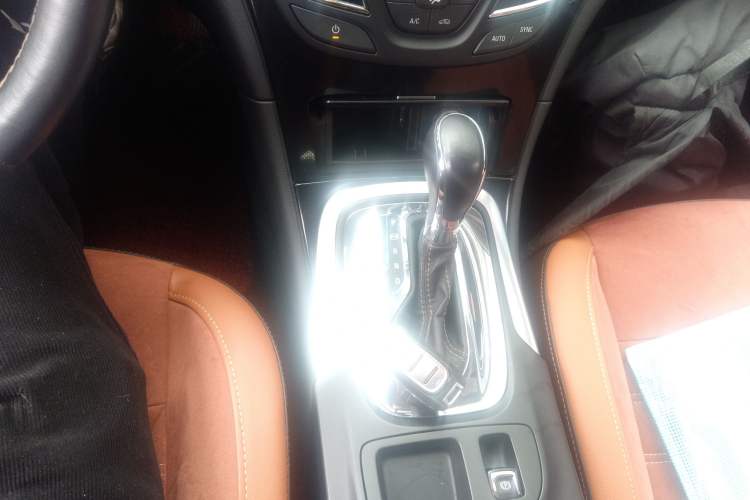 Used Buick Regal 2015 1.6T Elite Tech Model Gear Lever