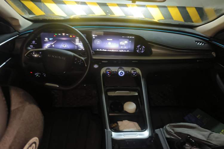 Used EXEED Lingyun 2024 300T Two-Wheel Drive Starlight Edition
