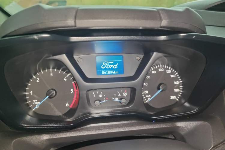 Used Ford Transit 2017 2.0T Diesel Van Mid-Chassis Mid-Roof China IV Standard