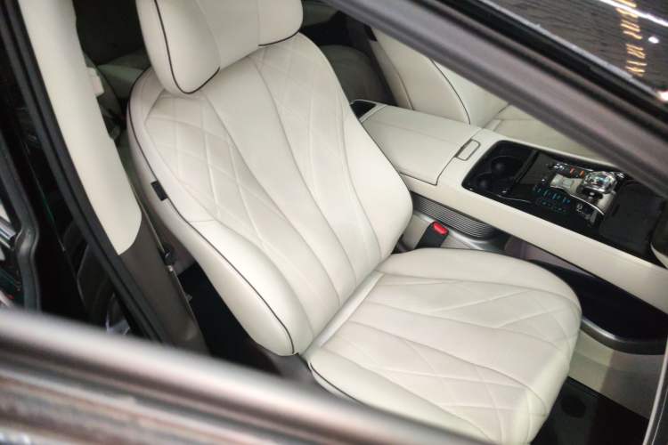 Used Denza D9 2024 DM-i 980 Four-Wheel Drive Prestige Model