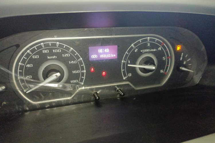 Used SAIC MAXUS Xintu V80 2023 2.0T Manual Classic Aoyuntong Short Wheelbase Ultra-Low Roof 5/6-Seater
