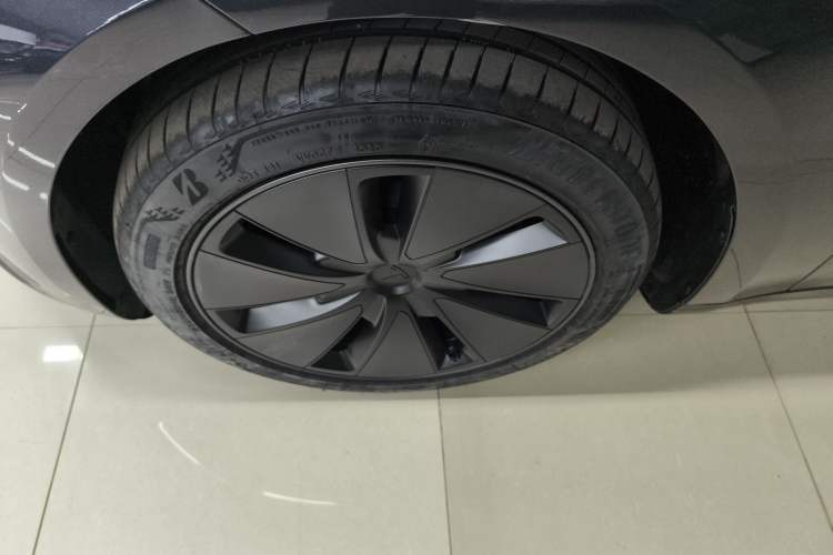 Used Tesla Model 3 2025 Model Revised Long-Range Rear-Wheel-Drive Version Left Front Wheel Hub