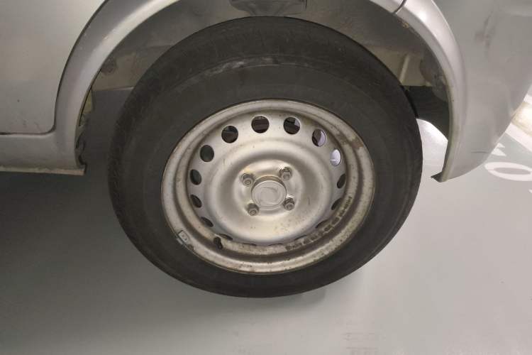 Used Dongfeng Xiaokang K07S 2016 1.2L Practical Version DK12-10 Right Front Wheel Hub