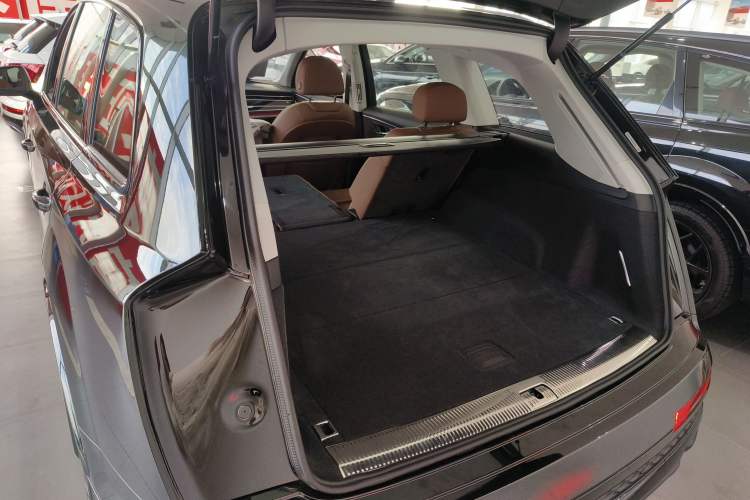 Used Audi Q7 2024 45 TFSI quattro S line Black Warrior Edition
