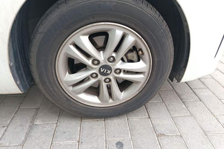 Used Kia Forte 2018 1.6L Automatic Value-Connect Edition with Intelligent Connectivity Right Front Wheel Hub