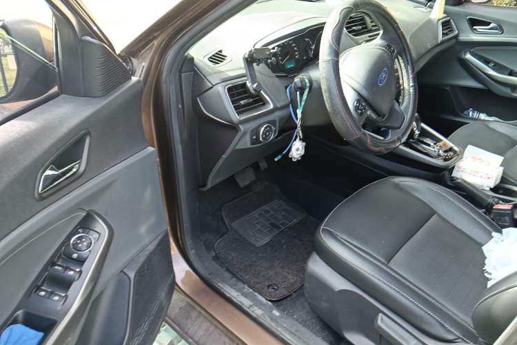 Used Ford Escort 2015 1.5L Automatic Fashion Model
