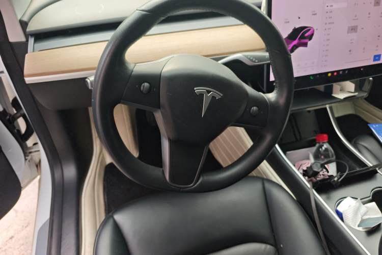 Used Tesla Model 3 2019 Long-Range All-Wheel-Drive Version Steering Wheel
