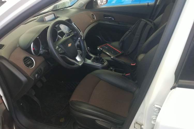 Used Chevrolet Cruze 2013 Hatchback 1.6L Manual Luxury Model
