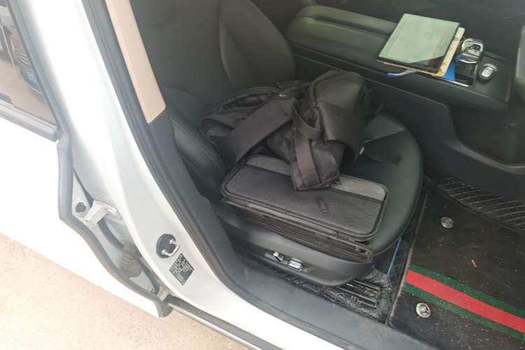 Used Hongqi E-QM5 2022 431 km Charge & Enjoy Edition
