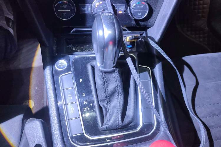 Used Volkswagen Magotan 2017 330TSI DSG Luxury Model Gear Lever