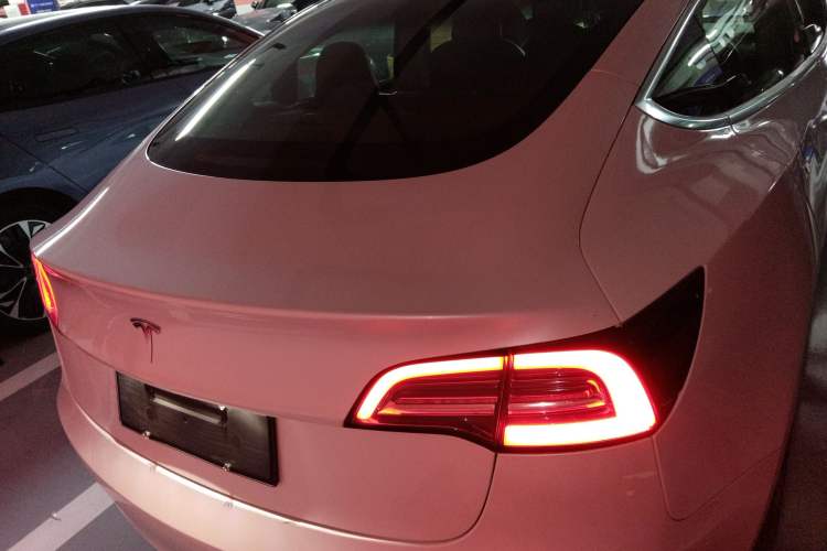 Used Tesla Model 3 2019 Long-Range Rear-Wheel-Drive Version