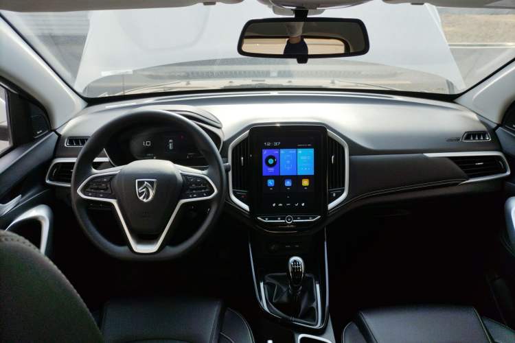 Used Baojun 530 2021 Global Car Anniversary Edition 1.5T Manual Luxury Model 7 Seats