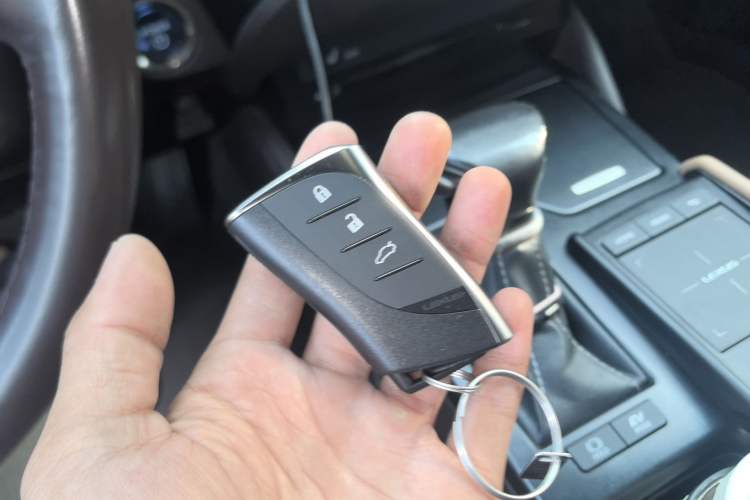Used Lexus ES 2020 300h Premier Edition Vehicle Key