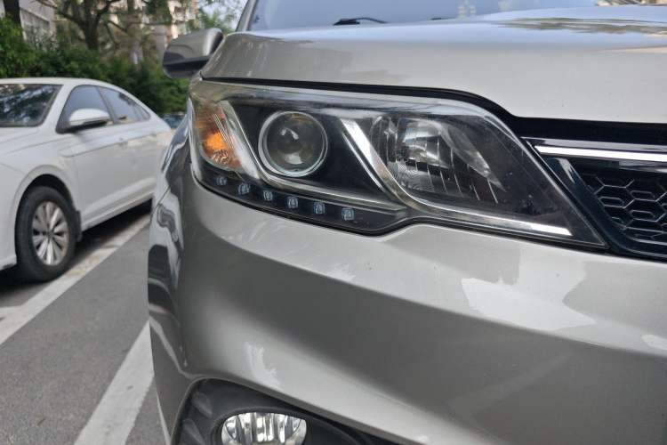 Used Soueast DX3 2018 1.5T CVT Luxury Model Right Front Headlight