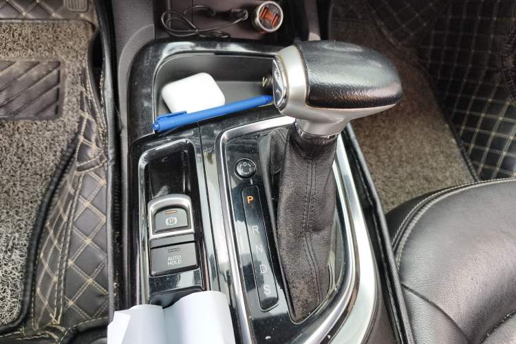 Used GAC Trumpchi GA6 2016 235T DCT Elite Edition Gear Lever