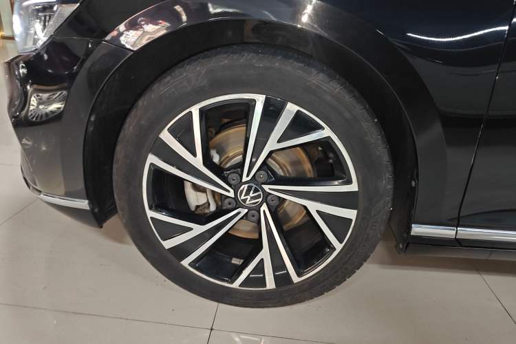 Used Volkswagen Magotan 2020 330TSI DSG Luxury Edition Left Front Wheel Hub