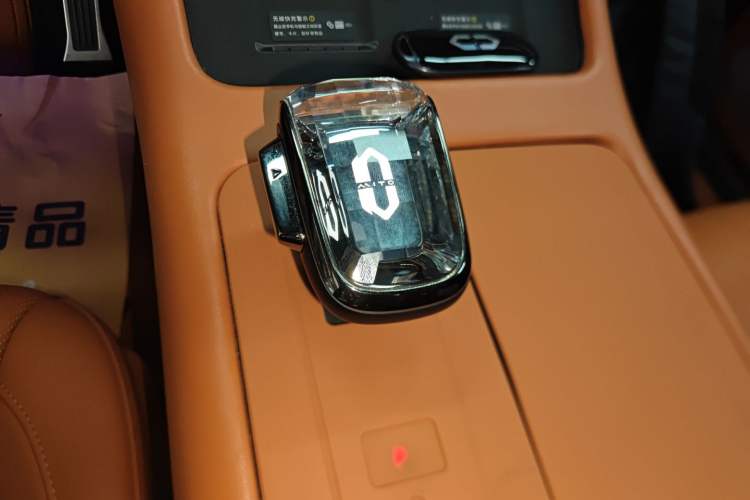 Used Hima AITO M7 2024 1.5T Intelligent Drive 4WD Ultra Version 5 Seats Gear Lever