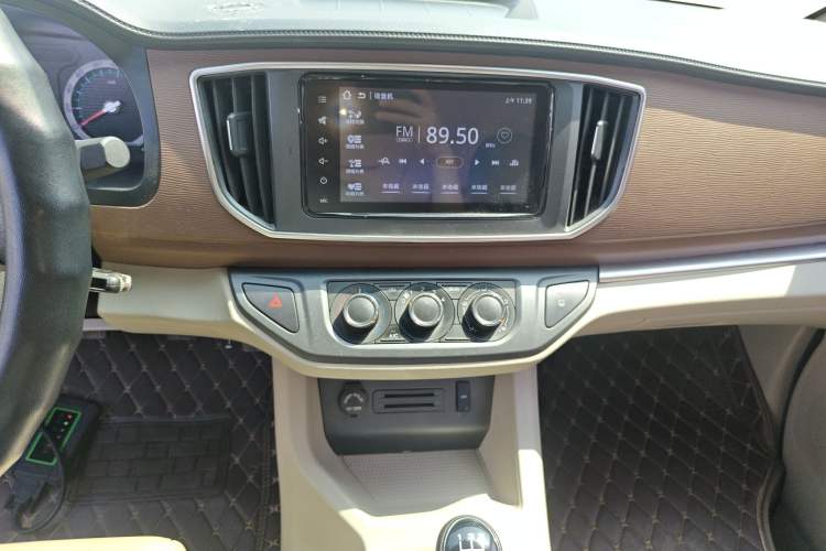 Used FORTHING Lingzhi 2020 M5L 1.6L Luxury 7-Seater
