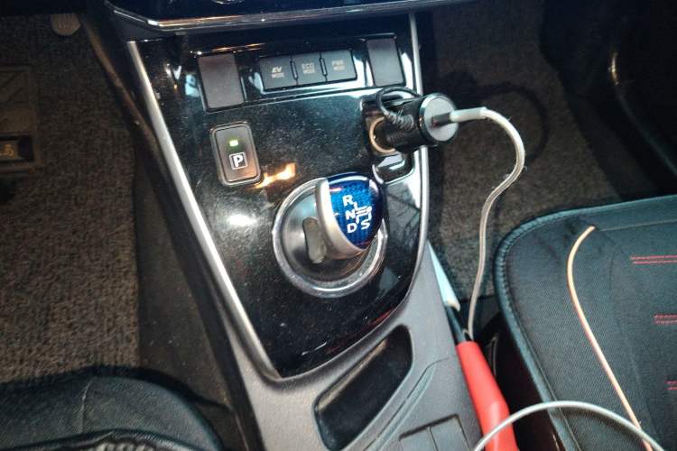 Used Toyota Corolla 2016 Dual-Engine 1.8L E-CVT Pioneer Edition Gear Lever