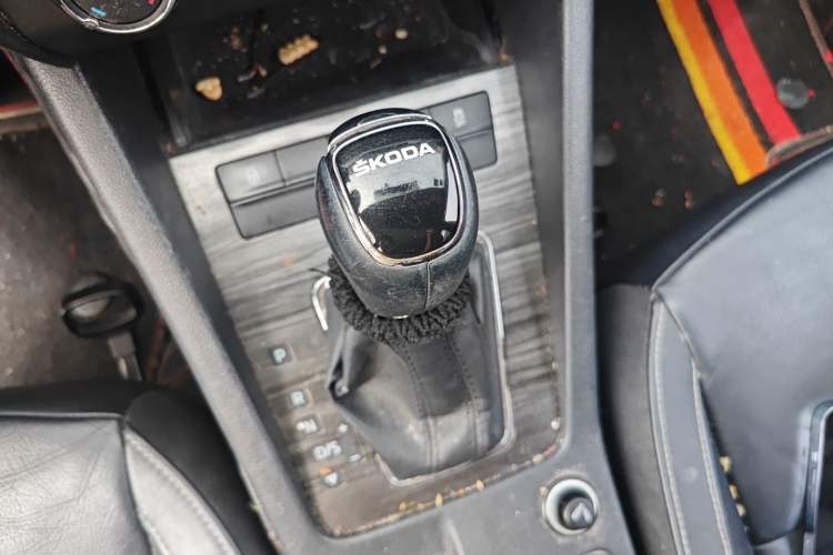 Used Skoda Octavia 2016 1.6L Automatic Smart Drive Edition Gear Lever