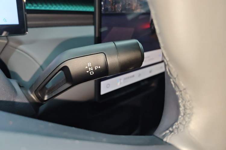 Used Lynk & Co Z20 2025 530 km Range Rear-Wheel Drive Max Gear Lever