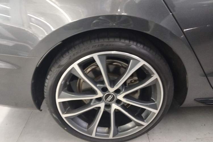 Used Audi A4L 2023 40 TFSI quattro Luxury Dynamic Edition Right Rear Wheel Hub