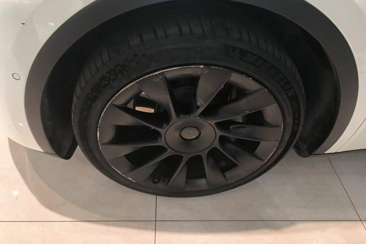 Used Tesla Model Y 2022 Long-Range All-Wheel-Drive Version Exterior 4